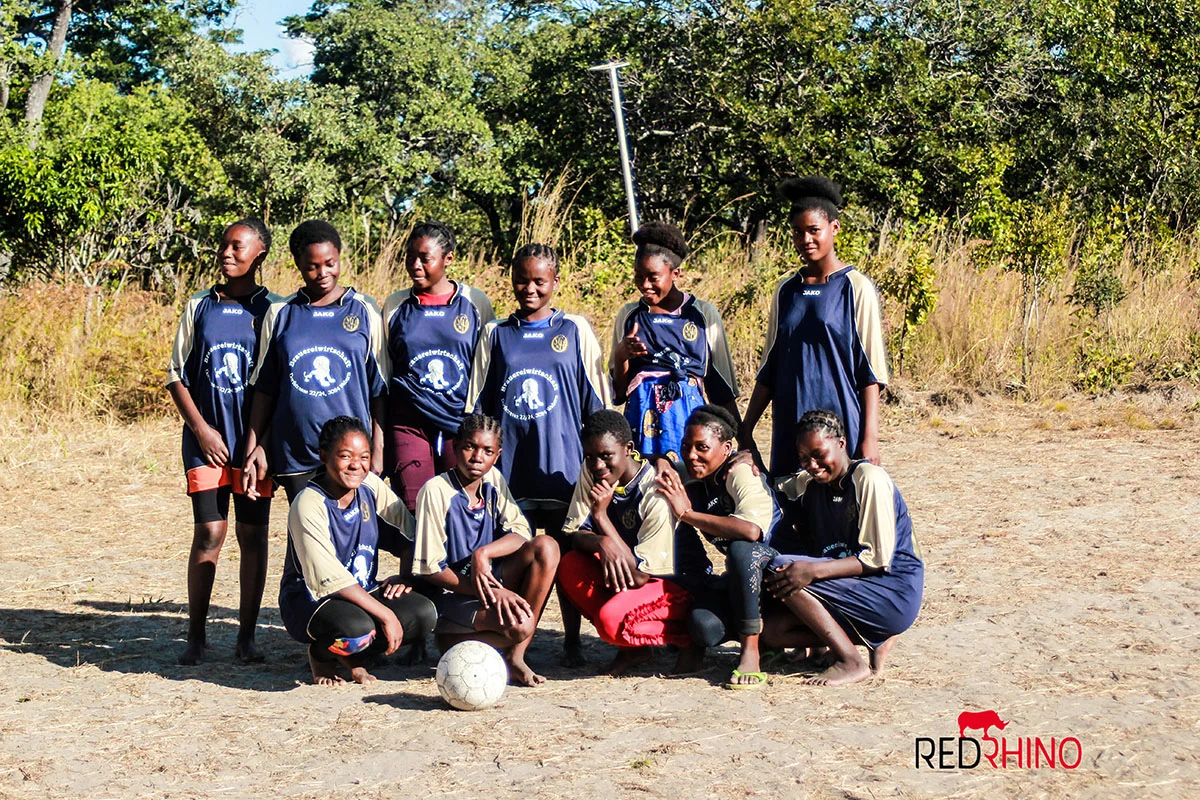 afrikanische kinder fussballmannschaft